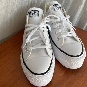 White platform converse women’s size 6